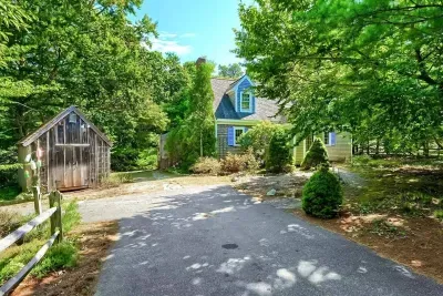 Here the driveway, and beautiful setup landscaping