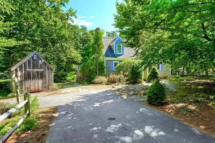 Here the driveway, and beautiful setup landscaping