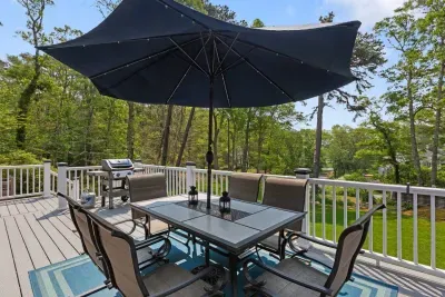 Sitting for up to  Six with beautiful views!