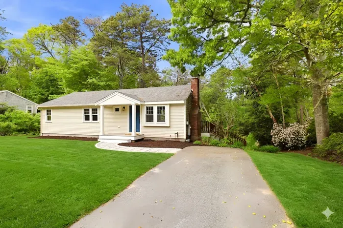 Pull right up, leave the world behind, and let the quiet sink in. Your charming cottage hideaway is wrapped in deep woods and soft, lush lawns.