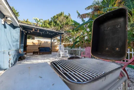 Backyard, charcoal BBQ, unit A
