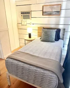 Rear bedroom, unit A