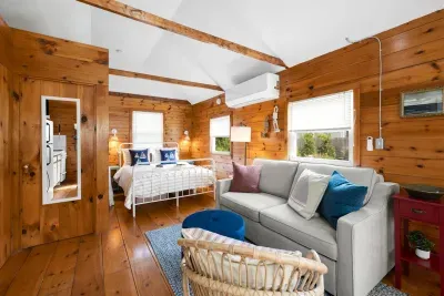 Come and experience the comfort of Glendon Midship Cottage!