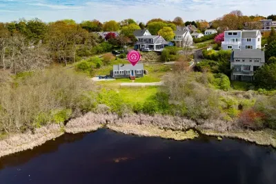 Have a look around and get a feel for the neighborhood.