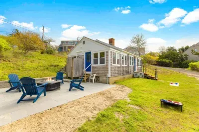 Isn't this perspective of the fire pit and the house just fantastic?