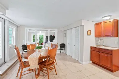 Bright dining space for 6 with wet bar and abundant natural light