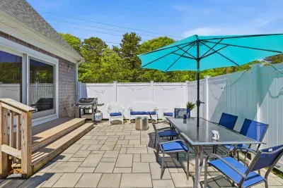 Sizzle, smoke, and starlight. Fire up the grill for an alfresco dinner, then transition seamlessly to the fire pit to share stories, roast marshmallows, and toast to the perfect vacation.