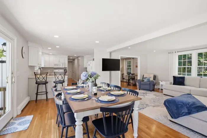 Designed for the moments that matter. No one gets left out of the conversation in this bright, open layout, where cooking, dining, and lounging blend beautifully for the ultimate group escape.