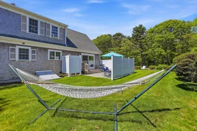 Swaying in the breeze, completely unplugged. Spend your afternoon drifting off in the shade of the hammock, then fire up the grill for an unforgettable alfresco dinner on your private patio.