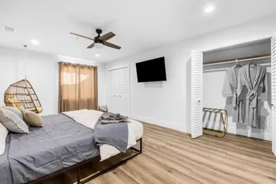 Cozy master king suite