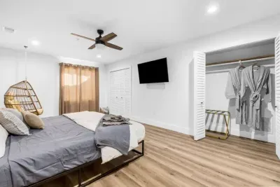 Cozy master king suite