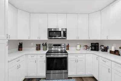 Fully equipped and stocked kitchen (salt, pepper, oil, coffee, sugar, spices, etc.) to ensure you have everything you need to prepare the perfect meal!