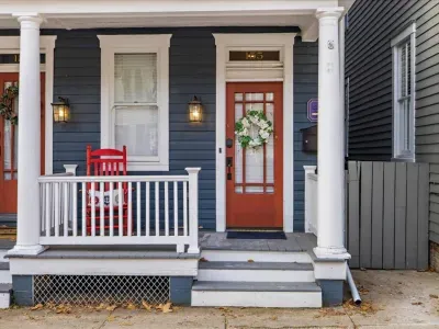 Walking distance to everything in Historic Downtown Annapolis!  You cannot find a better location!