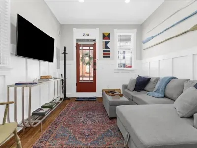 A short 250-foot walk to the United States Naval Academy entrance and only 50 feet from Annapolis's City Dock!