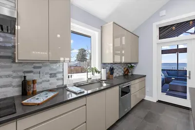 Oyster Bay Getaway - image 26 of 155