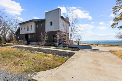 Oyster Bay Getaway - image 12 of 155