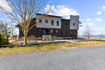 Oyster Bay Getaway - image 9 of 155