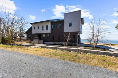 Oyster Bay Getaway - image 14 of 155