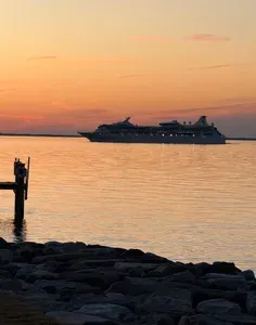 Oyster Bay Getaway - image 104 of 155