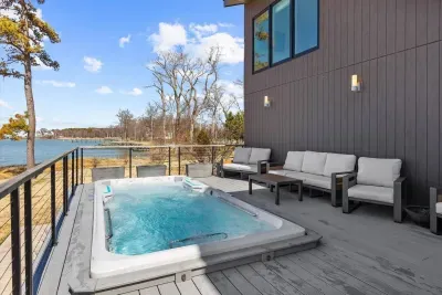 Oyster Bay Getaway - image 74 of 155
