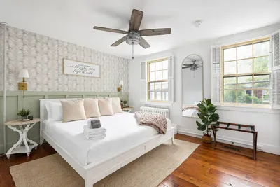 Relax in the cozy king suite with plenty of closet space, ceiling fan, and two large windows overlooking the Historic District of charming Downtown Annapolis.