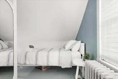 3rd level attic bedroom additional image.