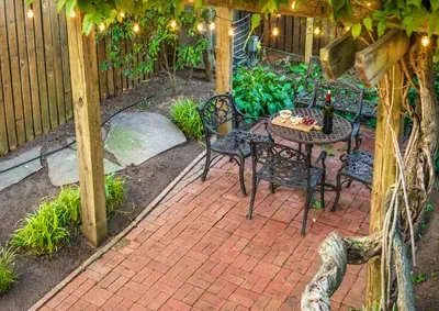Cozy outdoor space to enjoy your own privacy while still being steps away from all of the action in Downtown Annapolis!