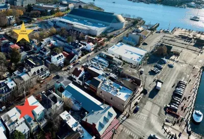 The house is a very short 250-foot walk from the main entrance of the United States Naval Academy!