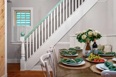 Additional dining room image #1.