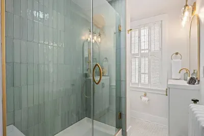 Full bathroom 2 additional photo