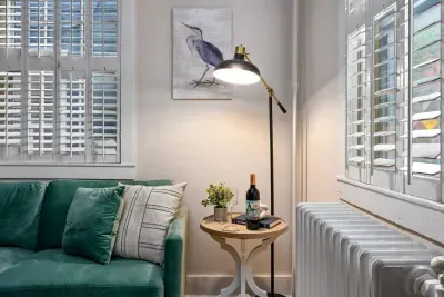 Additional living room image #1.