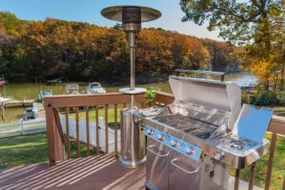 For all of you chefs out there, take advantage of the 5-burner propane grill where you can grill up your favorite meals for the family while overlooking the water.