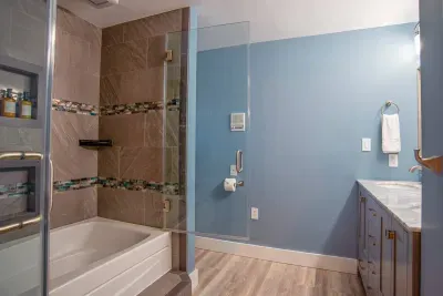 King suite full bathroom additional photo.