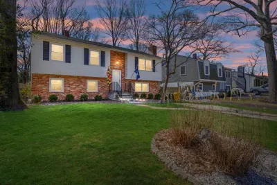 Maryland and GO NAVY flags!  Front of house when arriving for your vacation!