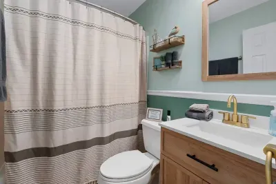 Full shower/tub bathroom in the upstairs portion of the house.