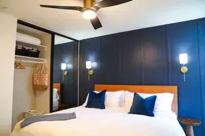 Hillside Hideaway II ~The Blue Room (King Bed)