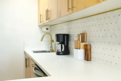 Hillside Hideaway II ~ Fully stocked kitchen