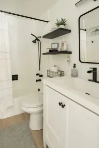 Hillside Hideaway I ~ Full Bathroom  with bathtub