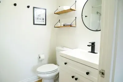 Hillside Hideaway II ~ Bath 2