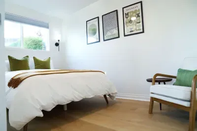 Hillside Hideaway II ~ The Green Room (Queen Bedroom)