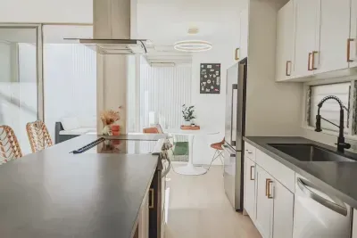 Hillside Hideaway I ~