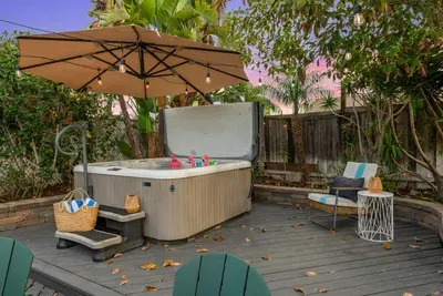 The Murray | Modern Retreat | Spa & Billiards - image 2 of 55