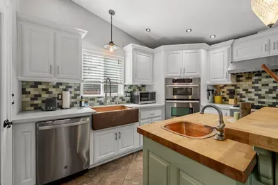 Includes extra prep sink for the chefs