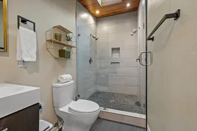 The Murray | Modern Retreat | Spa & Billiards - image 43 of 55