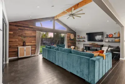 The Murray | Modern Retreat | Spa & Billiards - image 8 of 55