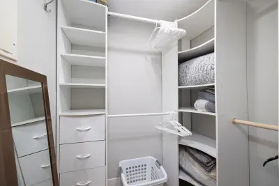 Walk In Closet 