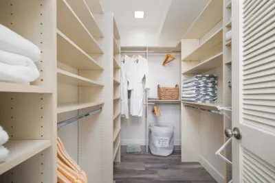 Master Bedroom walk in closet