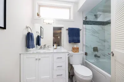 2nd Bathroom with Jacuzzi Tub / Shower Combo