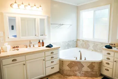 Primary en-suite bathrrom
