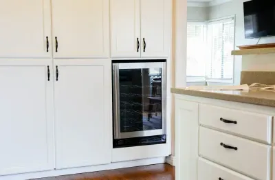 Wine refrigerator